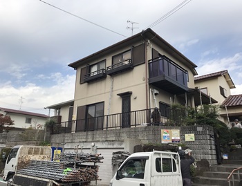 和泉市K様邸　外壁・屋根塗装工事はじまりました。