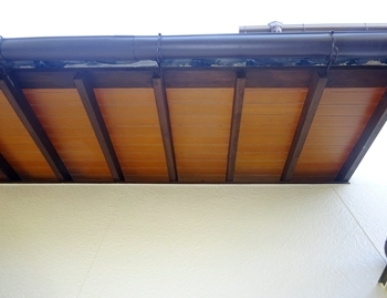 軒裏も綺麗に塗装されています。	