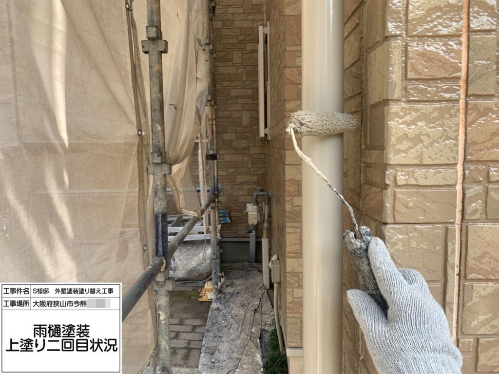 竪樋（上塗り2回目）