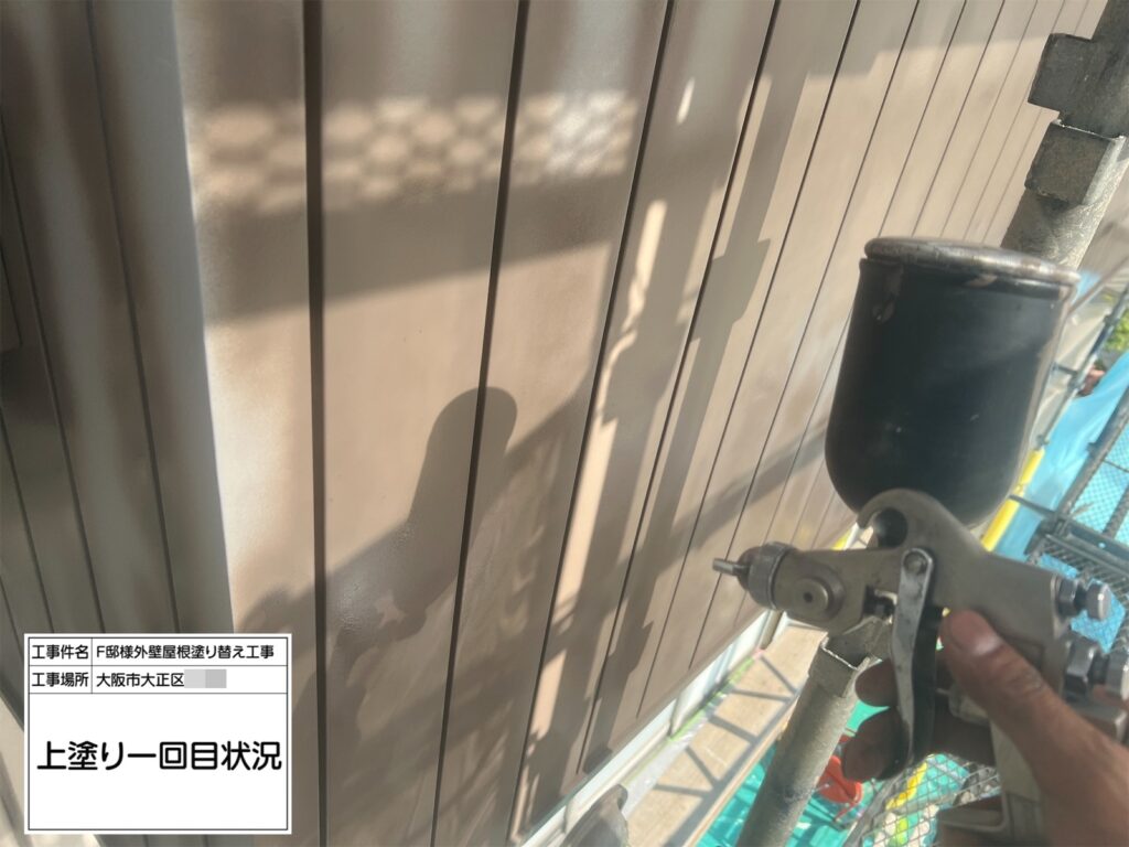 外壁アクセント色（上塗り１回目）