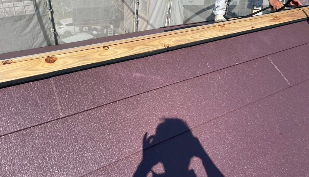 屋根（棟金板の下地設置）