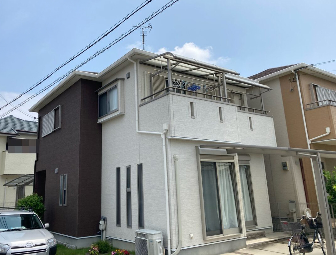 色を揃えて、白一色の外観に