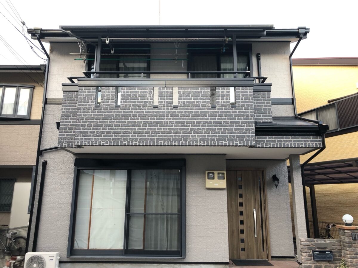 落ち着いたグレーで、家の印象がぐっとモダンに