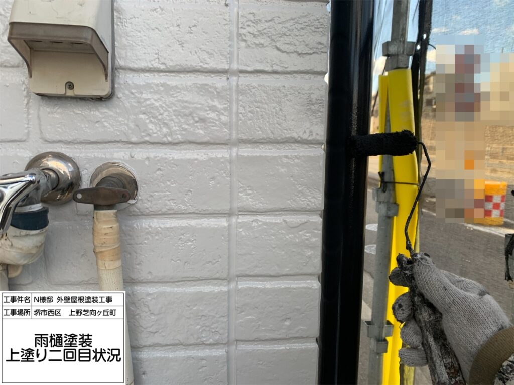 竪樋（上塗り2回目）