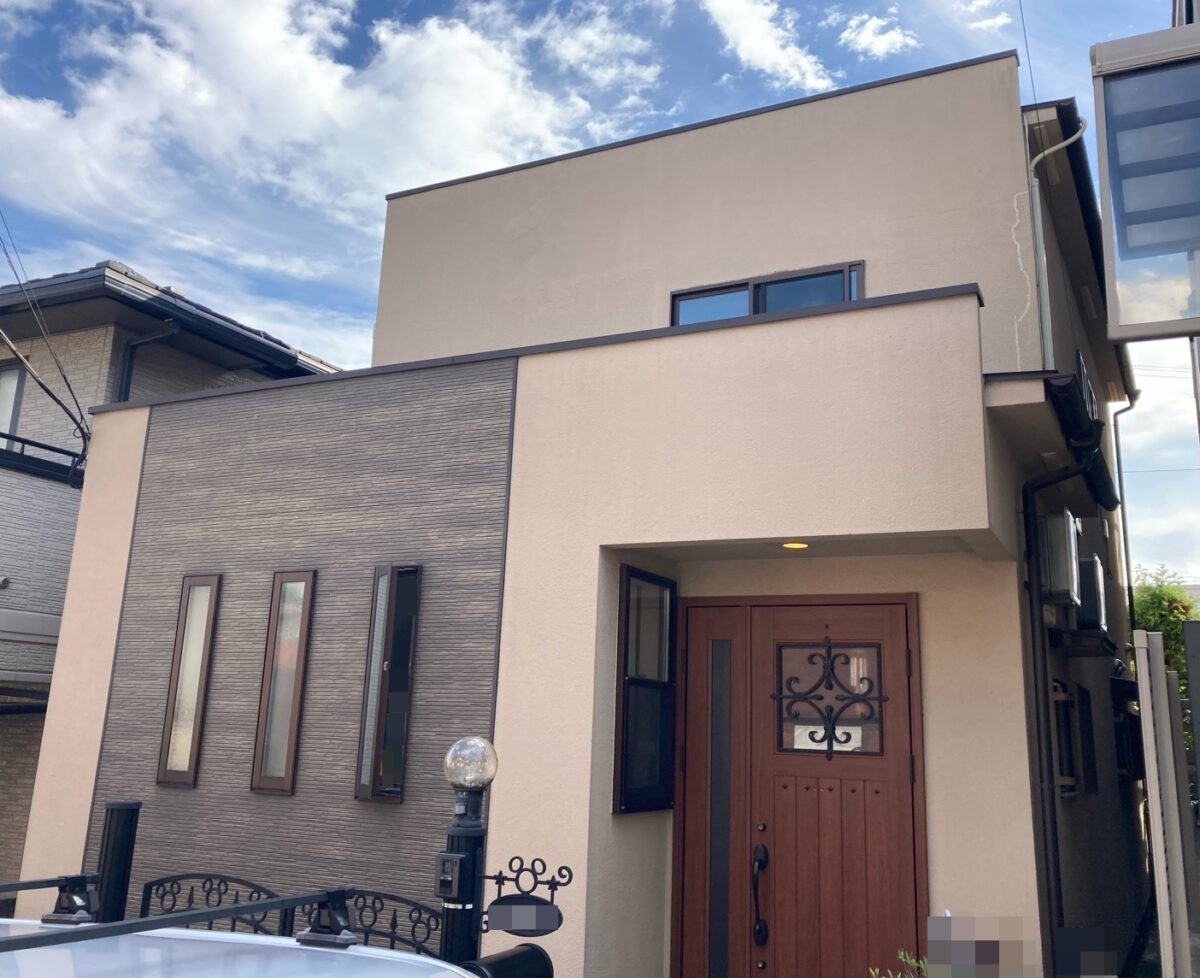 落ち着きはそのままに、深みのあるフォレストグリーンで上質な外観へ。