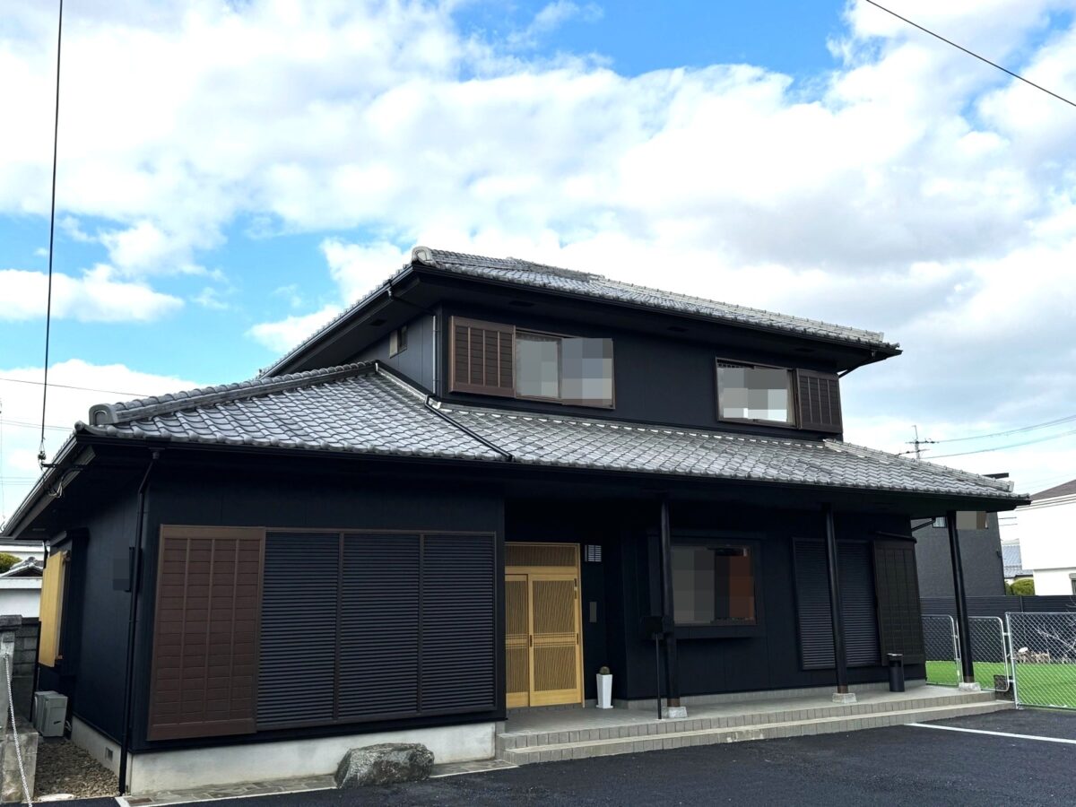 和の趣を残しながら、凛と引き締まる上質な外観へ