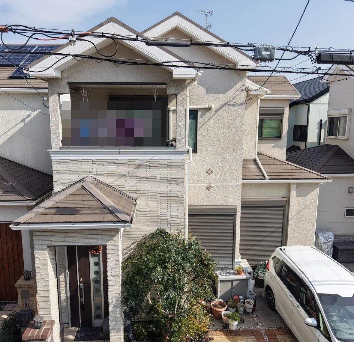 大きく印象は変えず、上品なベージュで清潔感ある外観へ。