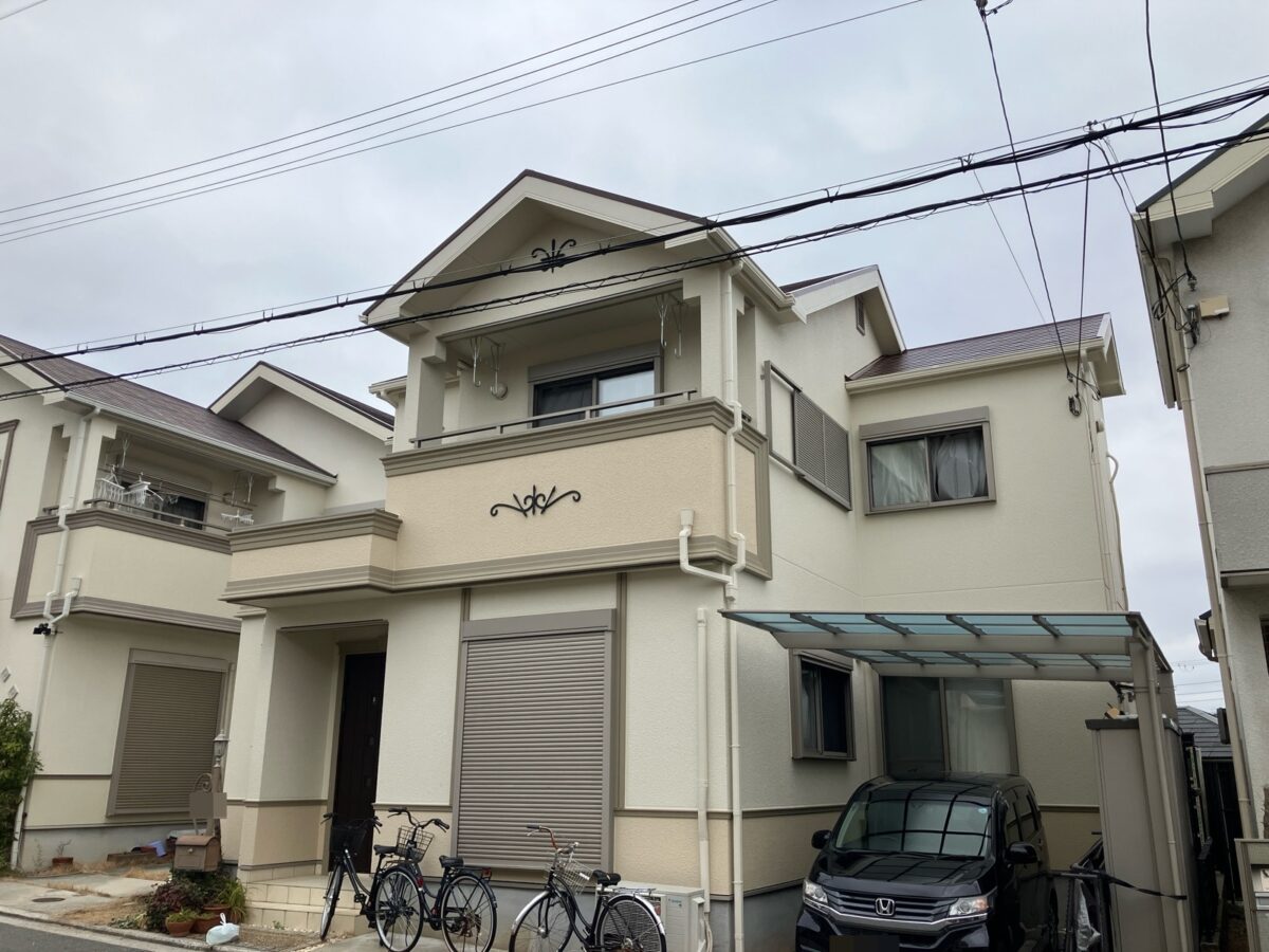 やさしい色で、凛とした佇まいに