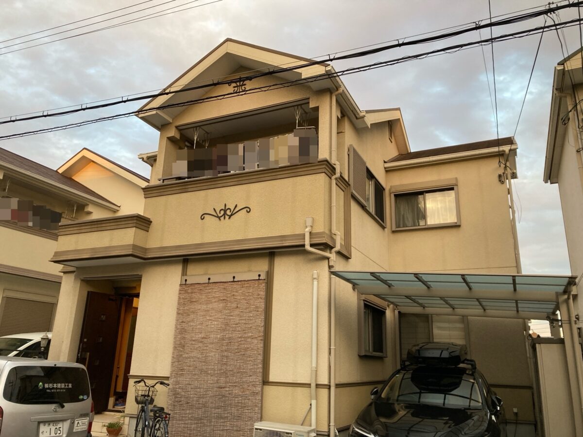 やさしい色で、凛とした佇まいに