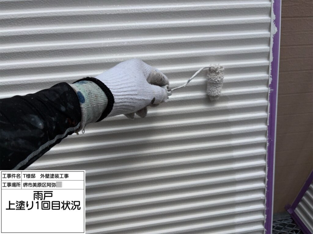 雨戸（上塗り１回目）