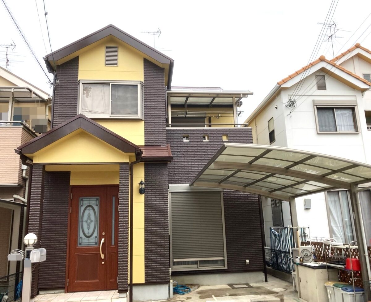 やさしい外観から、シックで映えるツートンの住まいへ
