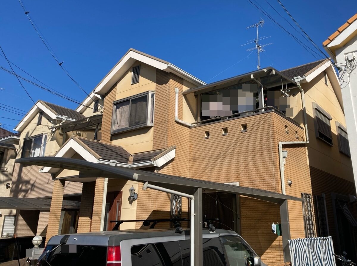 やさしい外観から、シックで映えるツートンの住まいへ