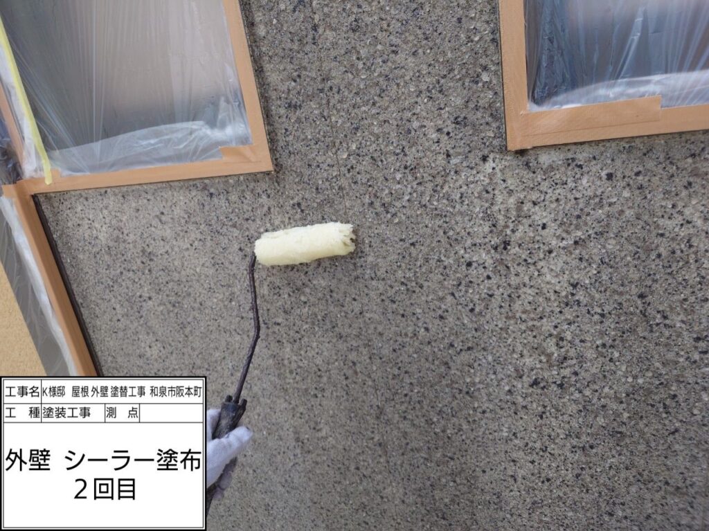 外壁アクセント（シーラー２回目）<br />
