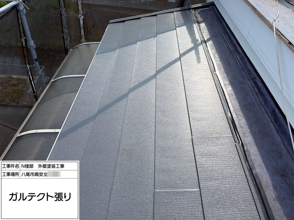 屋根カバー工法（ガルテクト張り）